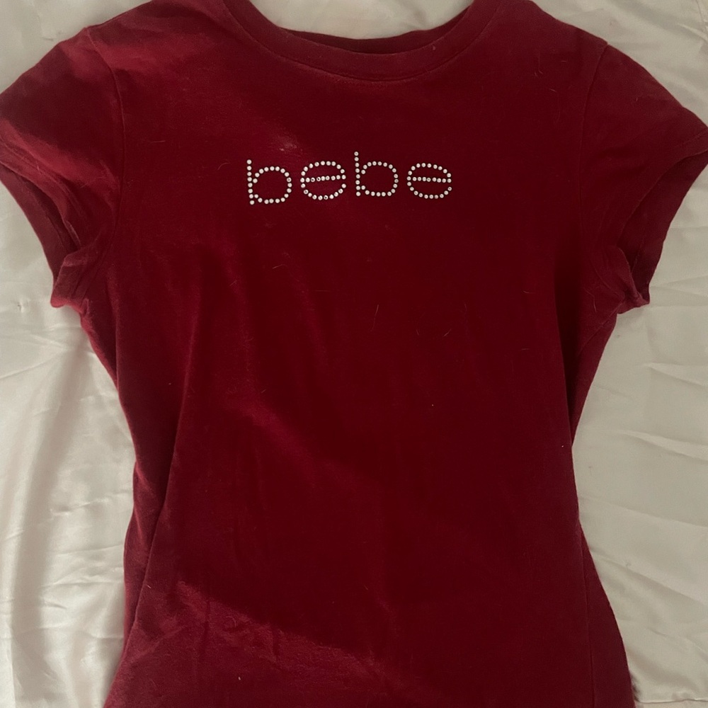 bebe burgundy tee w rhinestone logo
